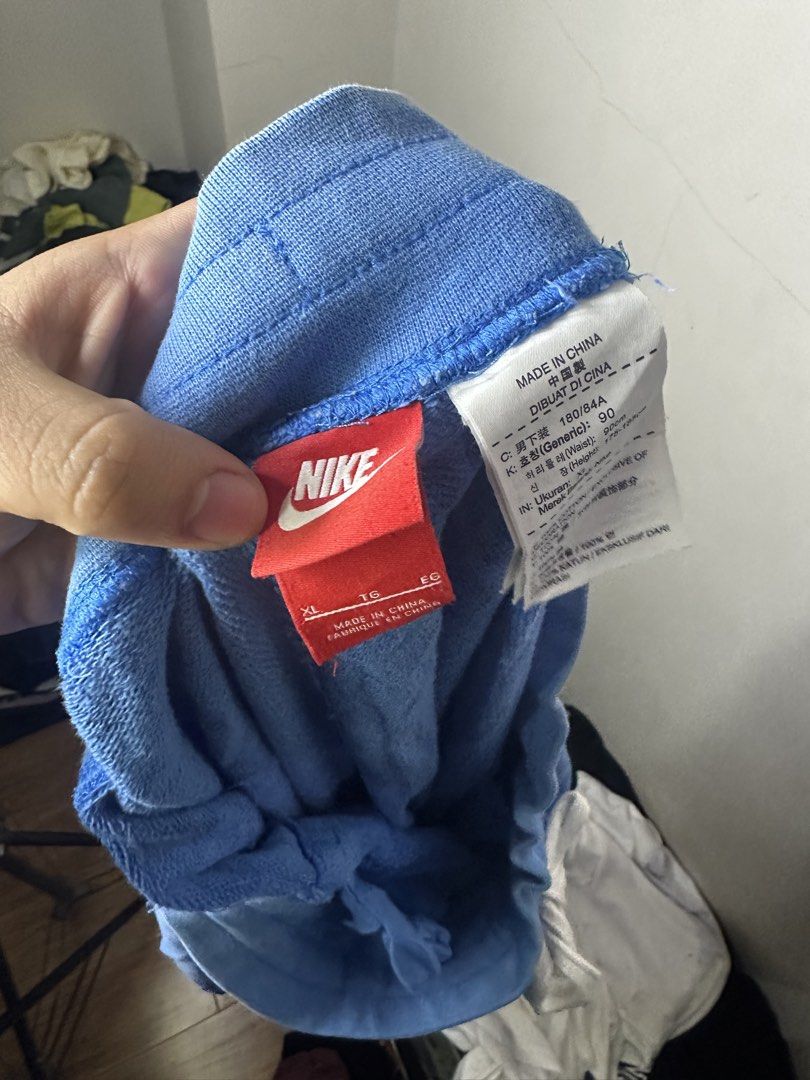 NIKE ALUMNI (Category: Shorts) located in Molave. Submitted by thriftmate13 (Listing ID 1462731050, Image 3). Description: issue scratch minimal.