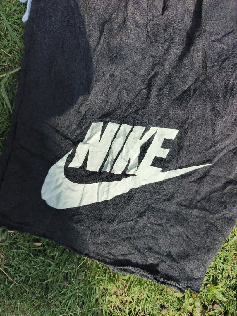 Nike Alumni (Category: Shorts) located in Trento. Submitted by renanteblanco113 (Listing ID 1462746193, Image 2). Description: Nike Alumni Dimes: 27-32x18 As new condition Color rate: 9.8/10 "color may vary due to lighting outdoor" Issue: need wash.