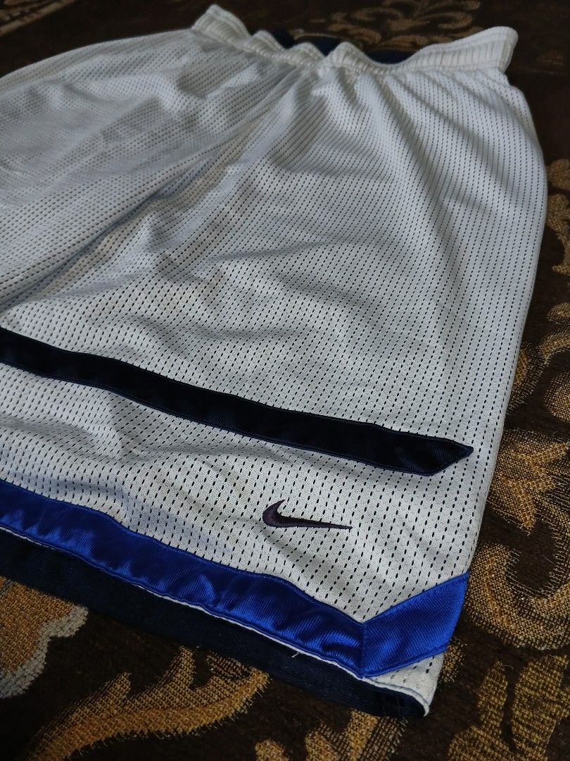 Nike athletic shorts (Category: Shorts) located in Manila. Submitted by lance_thrift (Listing ID 1462863059, Image 3). Description: 100% authentic Length 20.5 waist 26-38 leg hole 12.