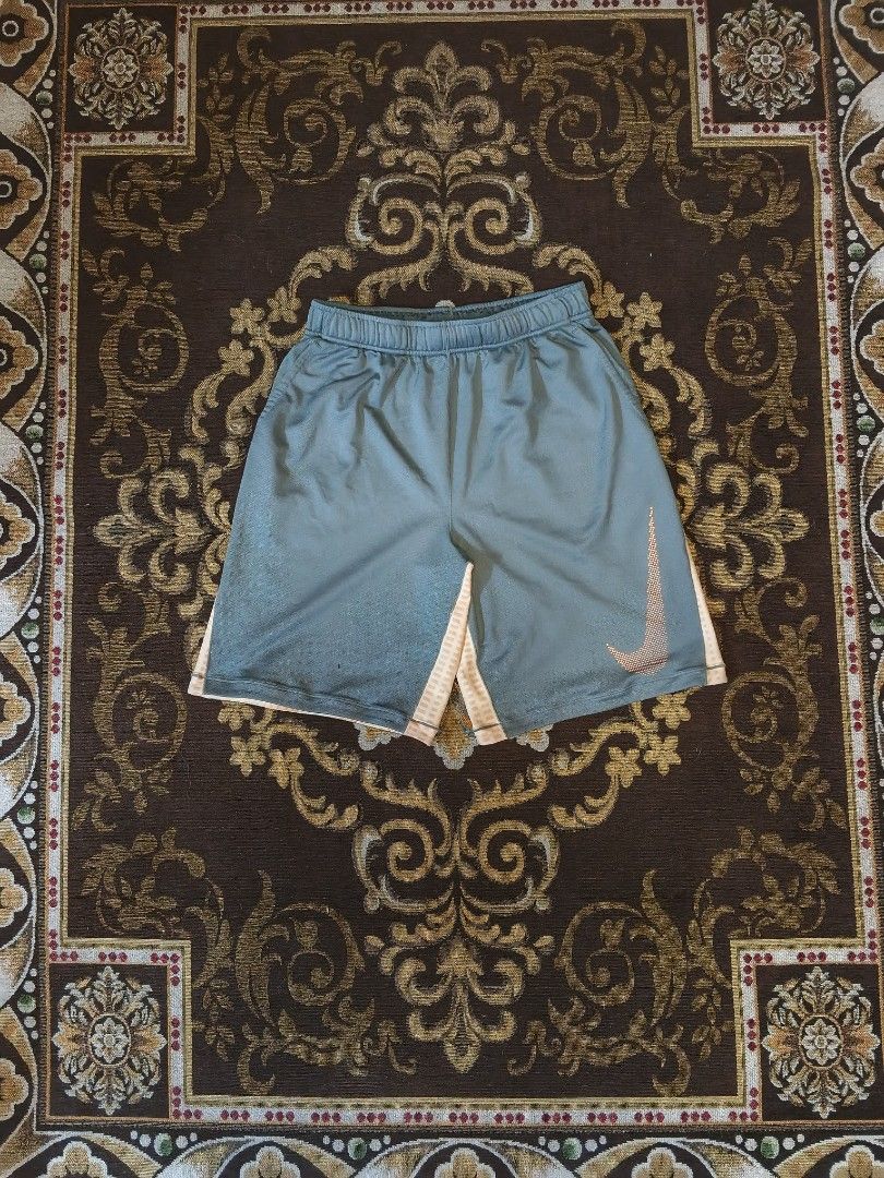 Nike B Nk Df Gfx (Category: Shorts) located in Manila. Submitted by lance_thrift (Listing ID 1462864587, Image 3). Description: 100%authentic Length 18 waist 26-36 leg hole 11.