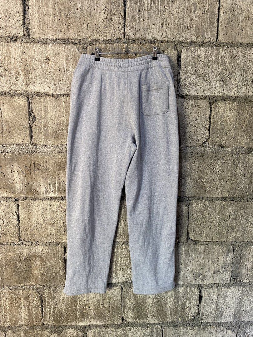 Nike baggy sweat pants (Category: Joggers) located in Odiongan. Submitted by renz_john (Listing ID 1462777930, Image 2). Description: Excellent condition CR: 10/10 Dimes: 32 up x 43 .