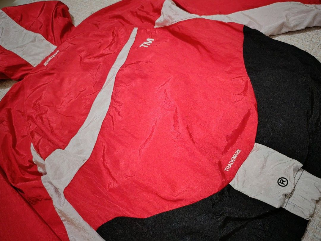 Nike Big Swoosh Windbreaker Jacket Red (Category: Coats, Jackets and Outerwear) located in Dagupan City. Submitted by luckylion_06c3bd (Listing ID 1462775755, Image 3). Description: Big Swoosh Size: Medium on tag Condition: 9.5/10 Yours @2,000 location Dagupan city yes to hipping +SF.