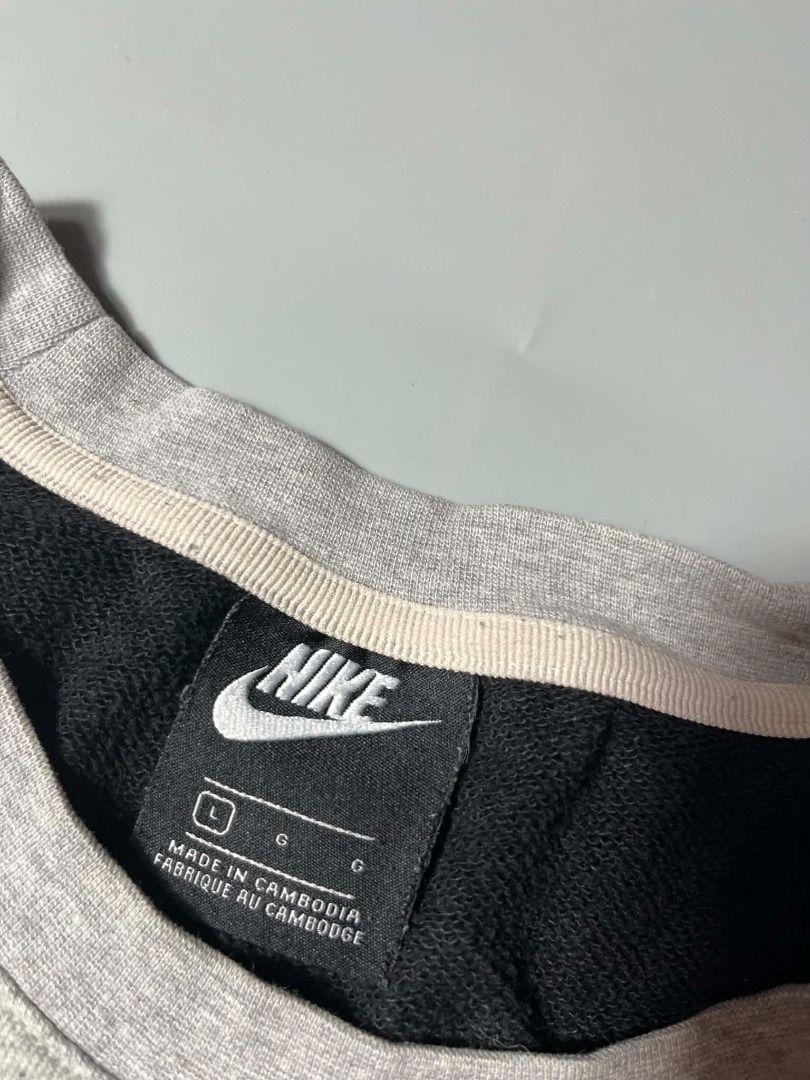 NIKE BIG SWOSH (Category: Coats, Jackets and Outerwear) located in General Santos City (Dadiangas). Submitted by arjay_genita (Listing ID 1462882987, Image 3). Description: Nike Big Swoosh ‼️Size Large to XL (24/27) ‼️Excellent condition ‼️Color rate 9.5./10 ‼️Need Wash.