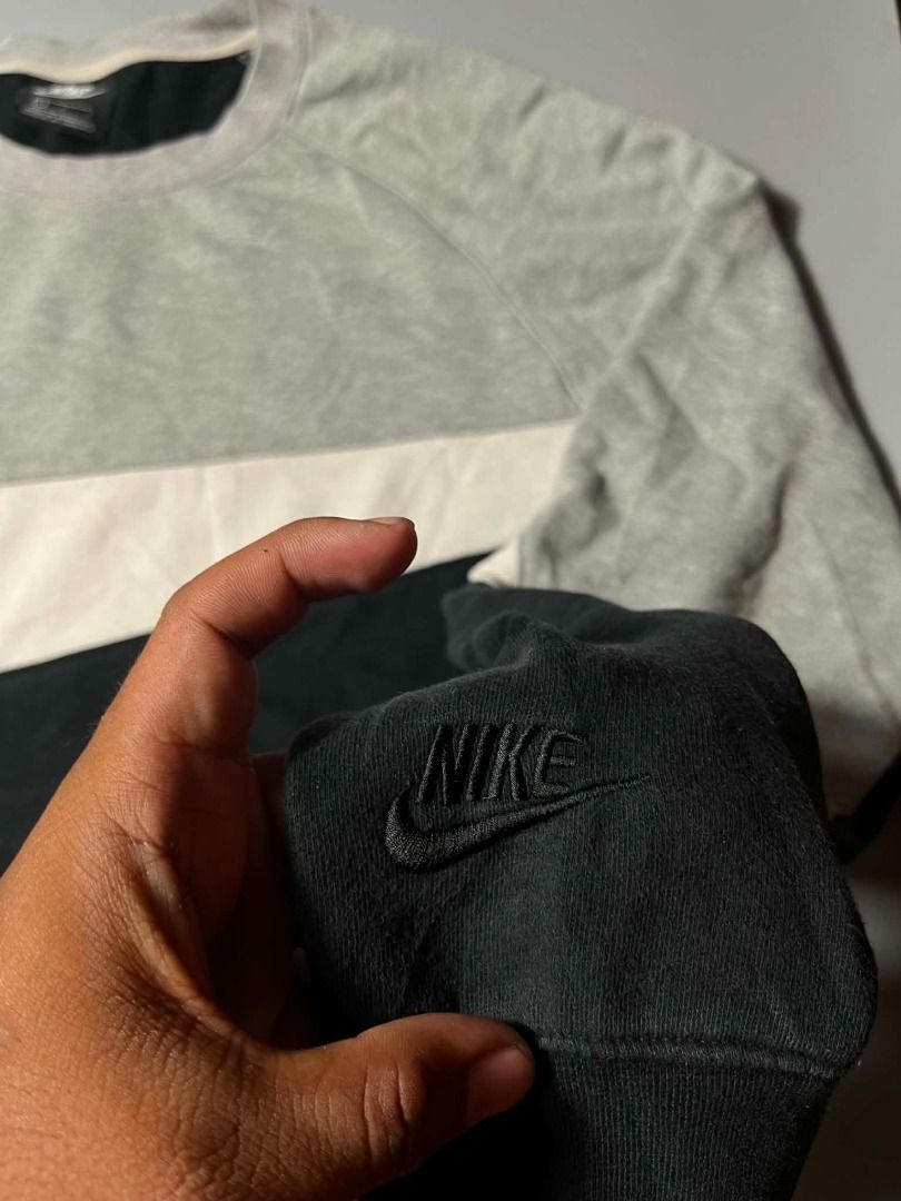 NIKE BIG SWOSH (Category: Coats, Jackets and Outerwear) located in General Santos City (Dadiangas). Submitted by arjay_genita (Listing ID 1462882987, Image 2). Description: Nike Big Swoosh ‼️Size Large to XL (24/27) ‼️Excellent condition ‼️Color rate 9.5./10 ‼️Need Wash.