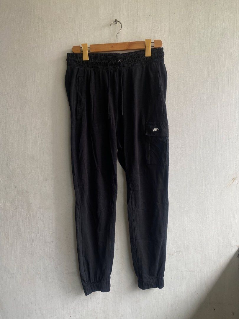 Nike Black Cargo Jogger Pants XL (Category: Joggers) located in Manila. Submitted by anthony1723 (Listing ID 1462779994, Image 1). Description: - Black Nike cargo jogger pants - Size XL - Elastic waistband with drawstring - Two side pockets - One right leg cargo pocket with zip closure - Material: 100% cotton (overlays: polyester/exclusive of decoration) - Perfect for casual wear.