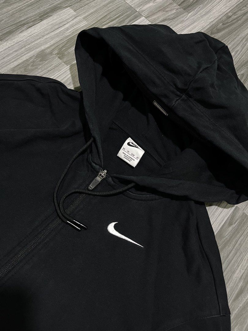Nike Black Zip-Up Hoodie (Category: Coats, Jackets and Outerwear) located in Cavite. Submitted by arespichri90266 (Listing ID 1462700632, Image 2). Description: - Size Xs (22x26) - Classic black Nike hoodie - Full zip closure - Iconic Nike swoosh logo on chest - Comfortable and versatile for everyday wear - Great for workouts or casual outings - Please check tags for sizing details.
