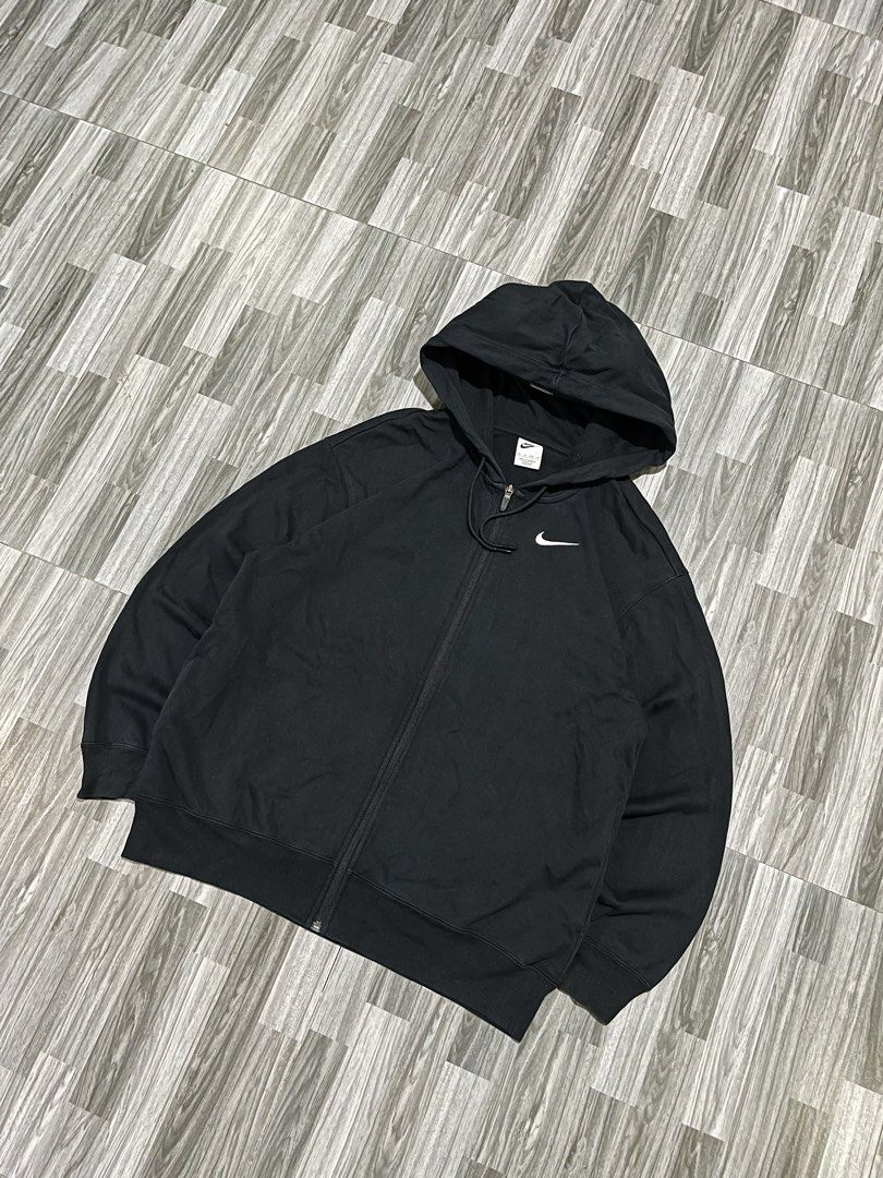 Nike Black Zip-Up Hoodie (Category: Coats, Jackets and Outerwear) located in Cavite. Submitted by arespichri90266 (Listing ID 1462700632, Image 1). Description: - Size Xs (22x26) - Classic black Nike hoodie - Full zip closure - Iconic Nike swoosh logo on chest - Comfortable and versatile for everyday wear - Great for workouts or casual outings - Please check tags for sizing details.