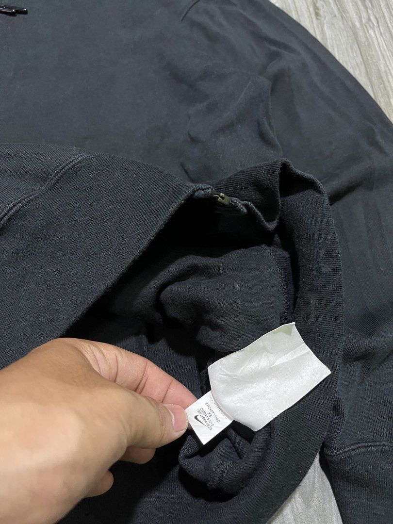 Nike Black Zip-Up Hoodie (Category: Coats, Jackets and Outerwear) located in Cavite. Submitted by arespichri90266 (Listing ID 1462700632, Image 3). Description: - Size Xs (22x26) - Classic black Nike hoodie - Full zip closure - Iconic Nike swoosh logo on chest - Comfortable and versatile for everyday wear - Great for workouts or casual outings - Please check tags for sizing details.