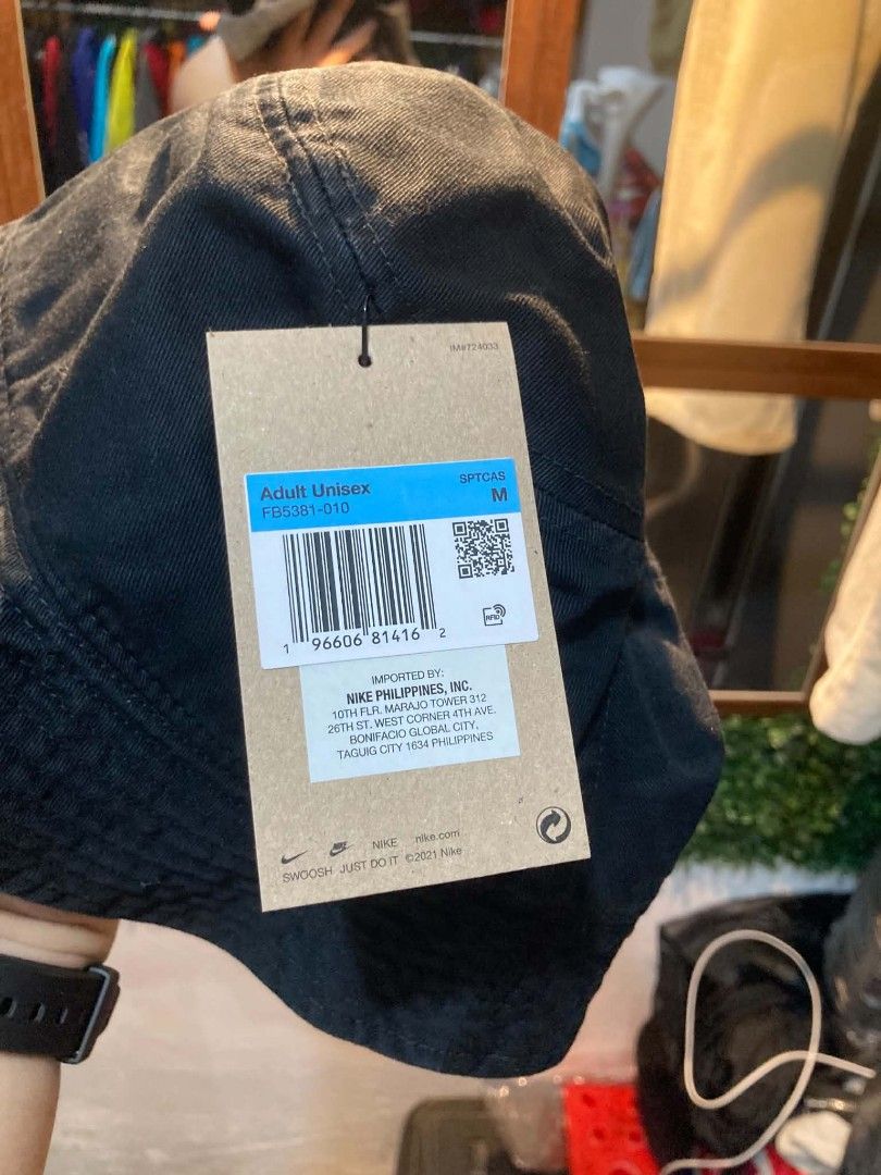 Nike Bucket Hat Black Unisex Size M (Category: Caps & Hats) located in Trece Martires City. Submitted by djaothriftshop (Listing ID 1462781625, Image 2). Description: - Brand: Nike - Item: Bucket Hat - Size: Adult Unisex M - Material: 100% Cotton - Condition: Brand new with original tags attached - Features: Ideal for sunny days, completes streetwear outfits, easy to pack and wear anywhere.
