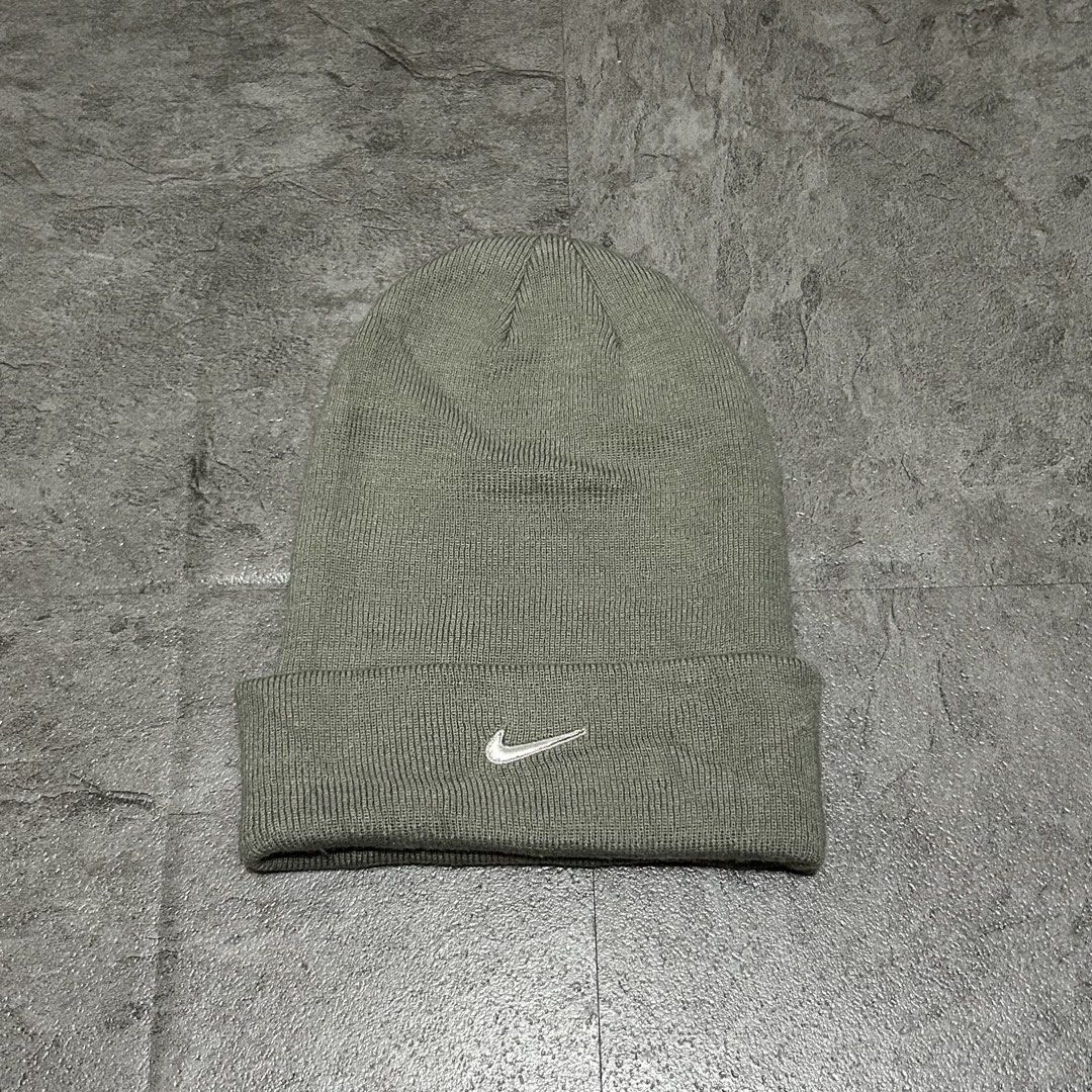Nike Carlmont Lacrosse Beanie (Category: Caps & Hats) located in Santa Cruz. Submitted by rmaganito (Listing ID 1462804452, Image 1). Description: - Grey knit beanie - Features iconic Nike swoosh - Embroidered with 'CARLMONT 2015 SCOTS LACROSSE' - Keeps you warm and cozy - Ideal for lacrosse fans and alumni.