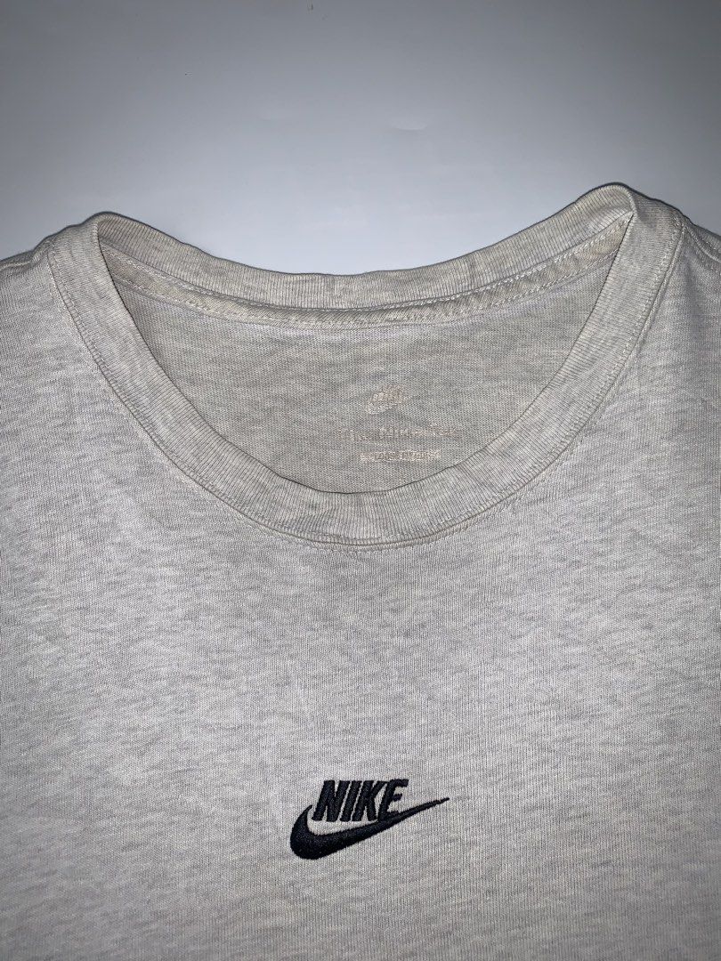 Nike Center Logo (Category: Formal Shirts) located in Ivisan. Submitted by trashtotreasuree (Listing ID 1462837896, Image 2). Description: 21x26.