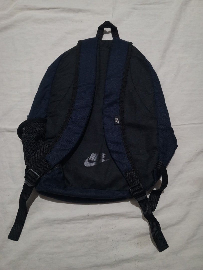 Nike Classic North Backack (Category: Backpacks) located in Santa Maria. Submitted by paulo-garcia21 (Listing ID 1462793639, Image 2). Description: 14.5 width 19 lenght measured in inches no flaws.