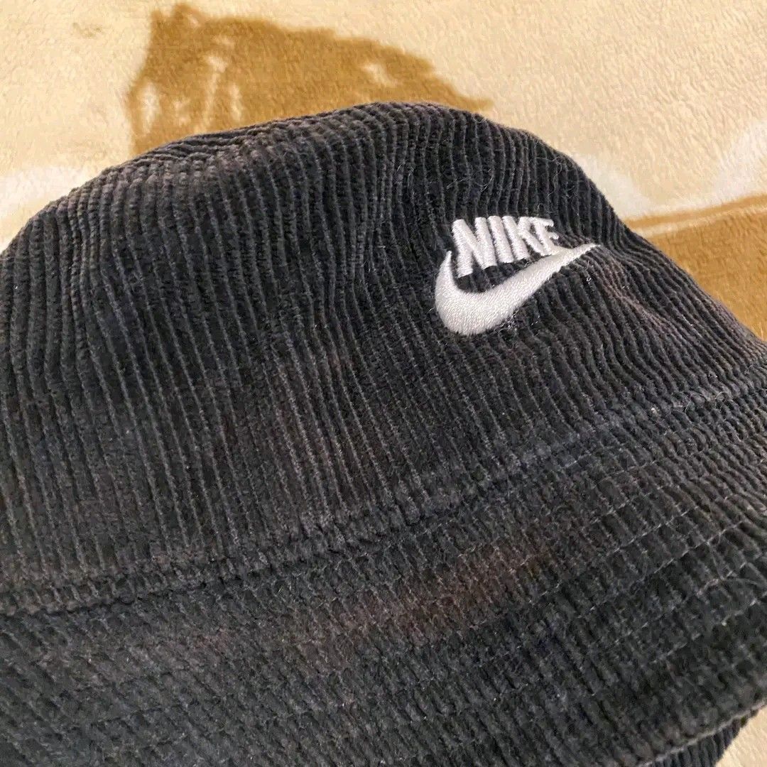 Nike Cords Bucket Hat (Category: Caps & Hats) located in Manila. Submitted by bidgeyow20688 (Listing ID 1462855461, Image 3). Description: 8/10 good condition issue fade.