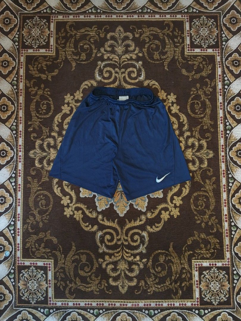 Nike DRI fit shorts (Category: Shorts) located in Manila. Submitted by lance_thrift (Listing ID 1462864112, Image 3). Description: 100%authentic Length 16 Waist 26-36 Leg hole 11.
