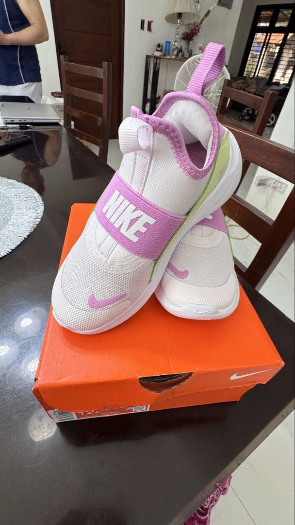 Nike Flex Runner (Category: Babies & Kids Fashion) located in Santa Cruz. Submitted by charlesapple (Listing ID 1462733837, Image 2). Description: FLEX RUNNER 4 (PS) LIGHT VIOLET/LT MAGENTA VIOLET CLAIR/MAGENTA CLAIR 12c UK 11.5 Cm 18 BR 28.5 EUR 29.5 Original price: 2,295.00 Selling price: 1900.00 RFS: napatabi, hindi na kasya.