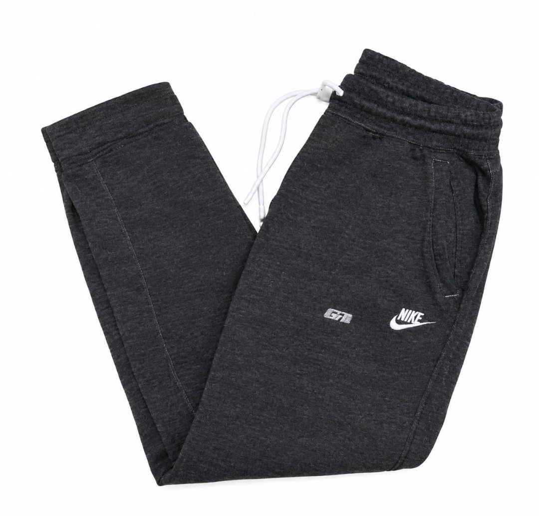 Nike Grey Jogger Sweatpants XL (Category: Joggers) located in Quezon City. Submitted by aljonbermu25659 (Listing ID 1462728876, Image 1). Description: - Grey Nike sweatpants - Size XL - 100% Cotton - Elastic waistband with drawstring - Ribbed cuffs - Ideal for lounging or workouts.