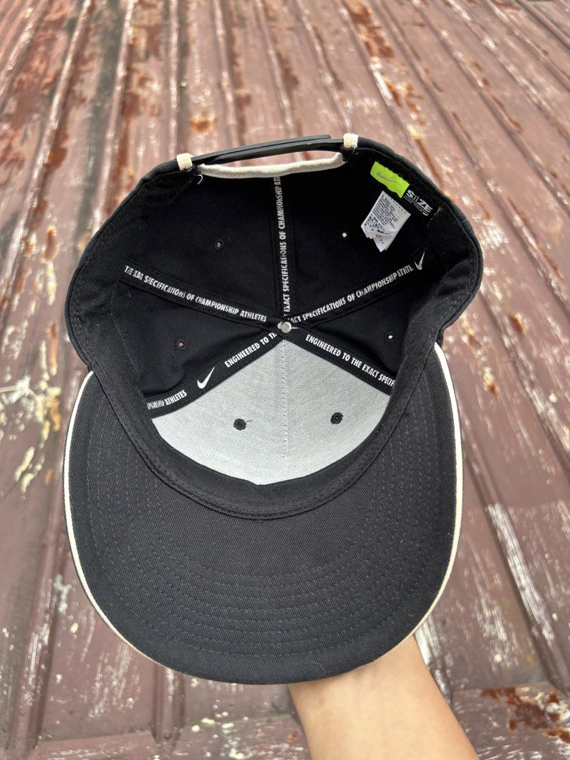 Nike just do it snapback (Category: Caps & Hats) located in Cavite. Submitted by arvinroderos (Listing ID 1462884568, Image 3). Description: Nike snapback cap minor yellow sa likod minimal crooked brim 650.