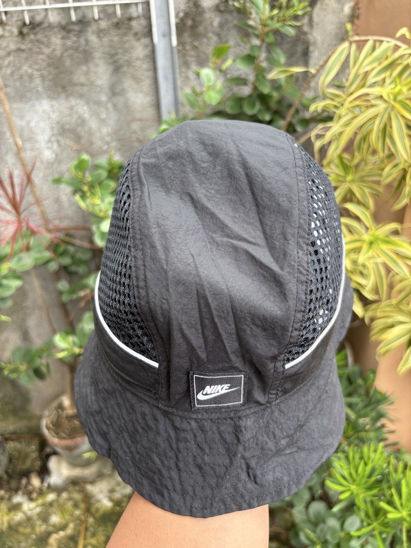 NIKE MESH BUCKET HAT WITH POCKET (Category: Caps & Hats) located in Manila. Submitted by mikodvn (Listing ID 1462813019, Image 2). Description: NIKE MESH BUCKET HAT WITH POCKET BRAND NEW CONDITION.