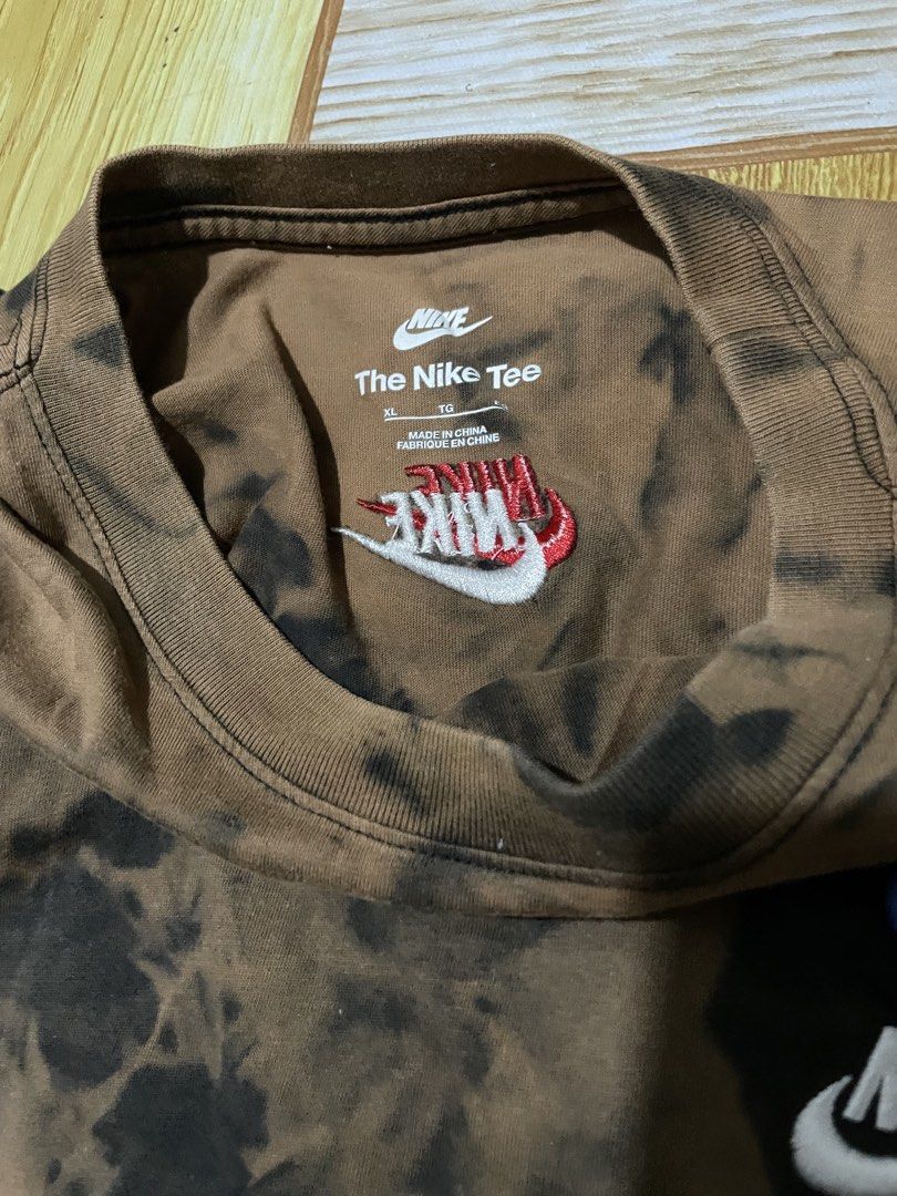 Nike multi Logo (Category: Formal Shirts) located in Valenzuela. Submitted by nk_thriftshop (Listing ID 1462805461, Image 2). Description: Dimes: 20’5x26 .