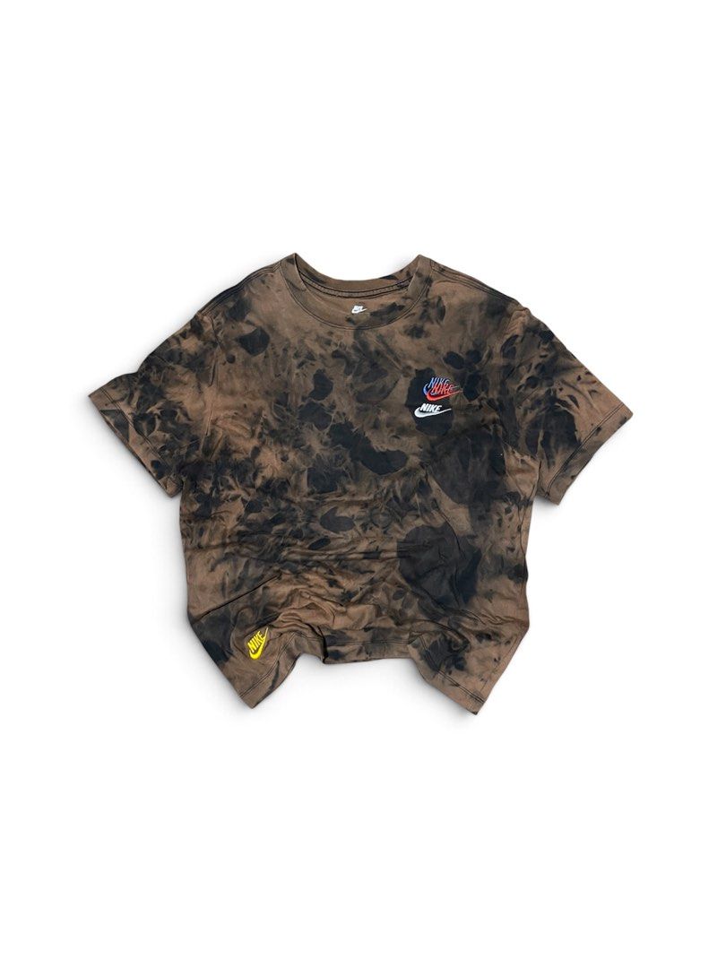 Nike multi Logo (Category: Formal Shirts) located in Valenzuela. Submitted by nk_thriftshop (Listing ID 1462805461, Image 1). Description: Dimes: 20’5x26 .