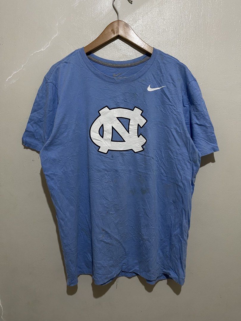 Nike north carolina (Category: Tshirts & Polo Shirts ) located in Manila. Submitted by micoletszx81430 (Listing ID 1462697819, Image 1). Description: - Light blue Nike t-shirt - Features the UNC Tar Heels logo - Athletic fit - Minor marks on fabric (please check photos) - Perfect for casual wear or showing team spirit.