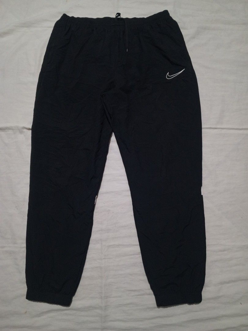 Nike nylon Trackpants (Category: Joggers) located in Santa Maria. Submitted by paulo-garcia21 (Listing ID 1462806624, Image 1). Description: xxl on tag width 32 by 42 length 39.5 inseam 27 thight 13.