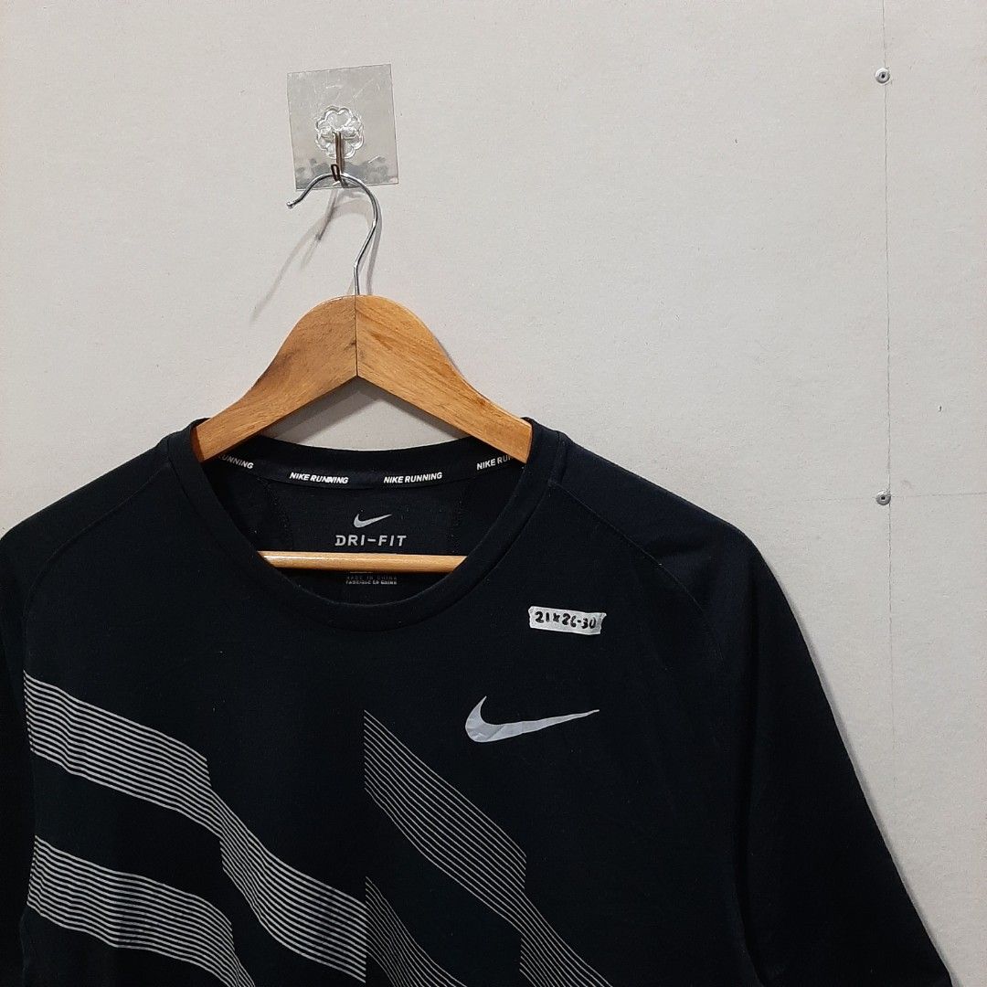 NIKE RUNNING (Category: Tshirts & Polo Shirts ) located in San Carlos. Submitted by denzel999 (Listing ID 1462838220, Image 2). Description: XLARGE ASNEE.