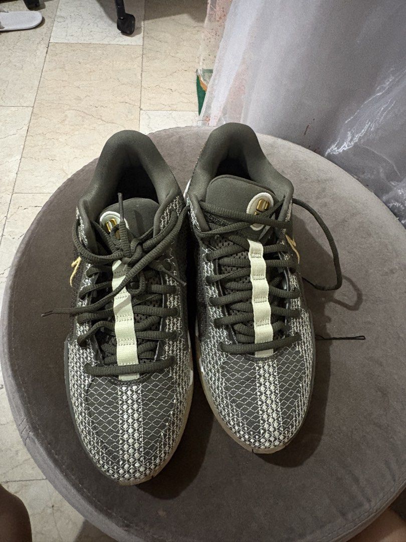Nike Sabrina 1 EP Dedication Womens (Category: Sneakers) located in Caloocan City. Submitted by majaliwalas (Listing ID 1462834155, Image 3). Description: - used twice for volleyball - Olive green and white knit upper with gold accents - Comes with original box - Includes inspirational message inside the box - Ideal for basketball or everyday wear.