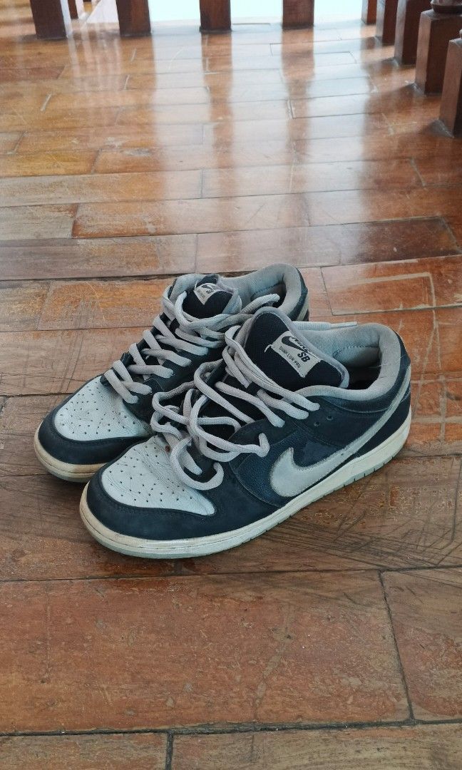 Nike SB dunk low (Category: Casual Shoes) located in Alaminos. Submitted by markacopio (Listing ID 1462845101, Image 2). Description: Nike SB dunk low, only issue is sole and need wash.
