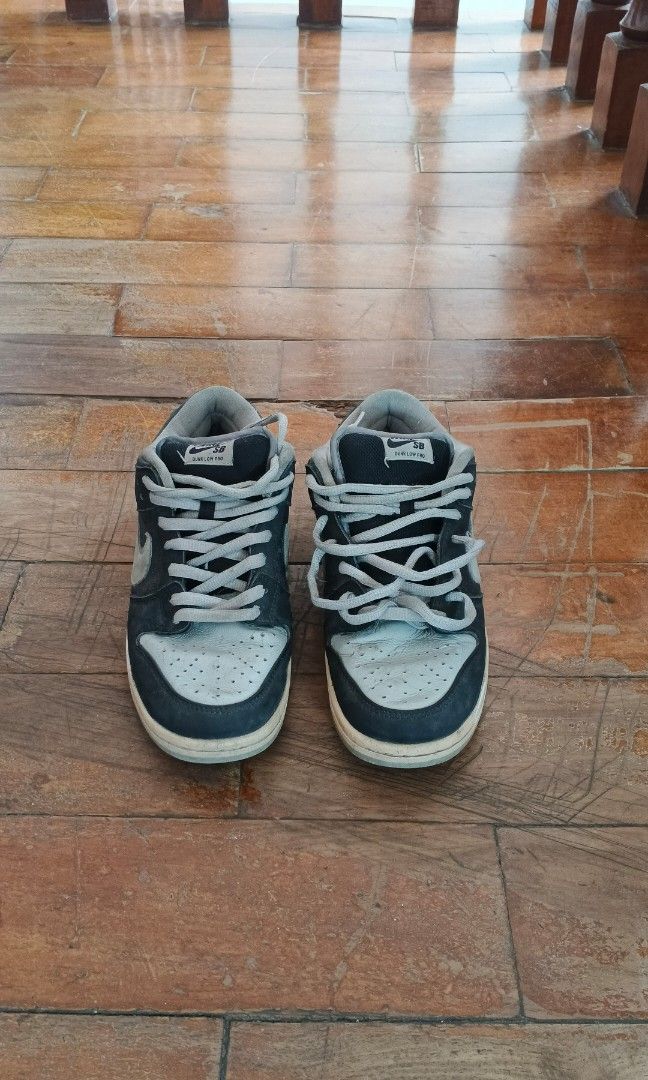 Nike SB dunk low (Category: Casual Shoes) located in Alaminos. Submitted by markacopio (Listing ID 1462845101, Image 3). Description: Nike SB dunk low, only issue is sole and need wash.
