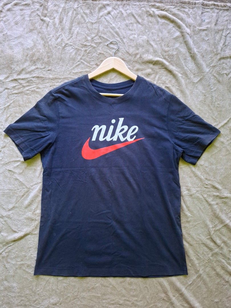 Nike Script Logo Cursive Swoosh Tee (Dark Navy / Black) (Category: Tshirts & Polo Shirts ) located in Alaminos. Submitted by made.by (Listing ID 1462857503, Image 1). Description: ​Chest Width: 21 in (Pit to Pit) Length: 28.5 in Tag Size: XL (Fits Slim XL or Regular Large based on measurements) Condition: Very Good Used Condition.