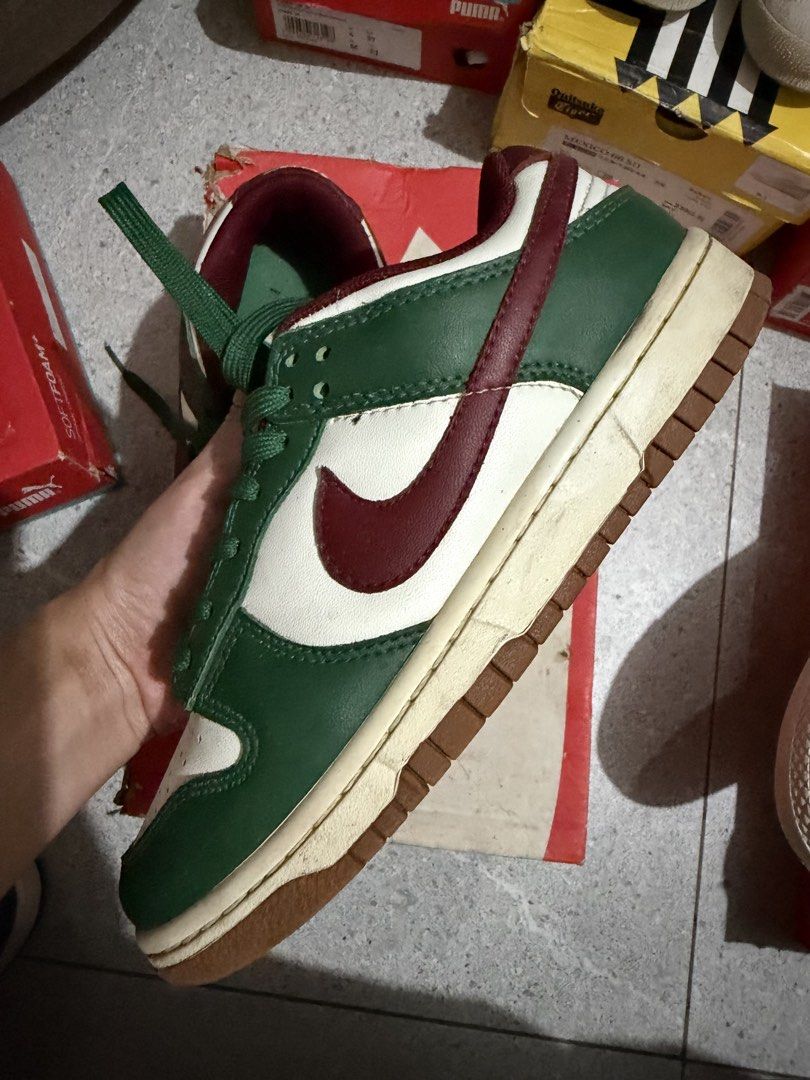 Nike Shoes (Category: Sneakers) located in Caloocan City. Submitted by rohllee (Listing ID 1462715372, Image 1). Description: Nike Shoes Size: US 5; 22.5cm Location: Guadalupe, Makati.