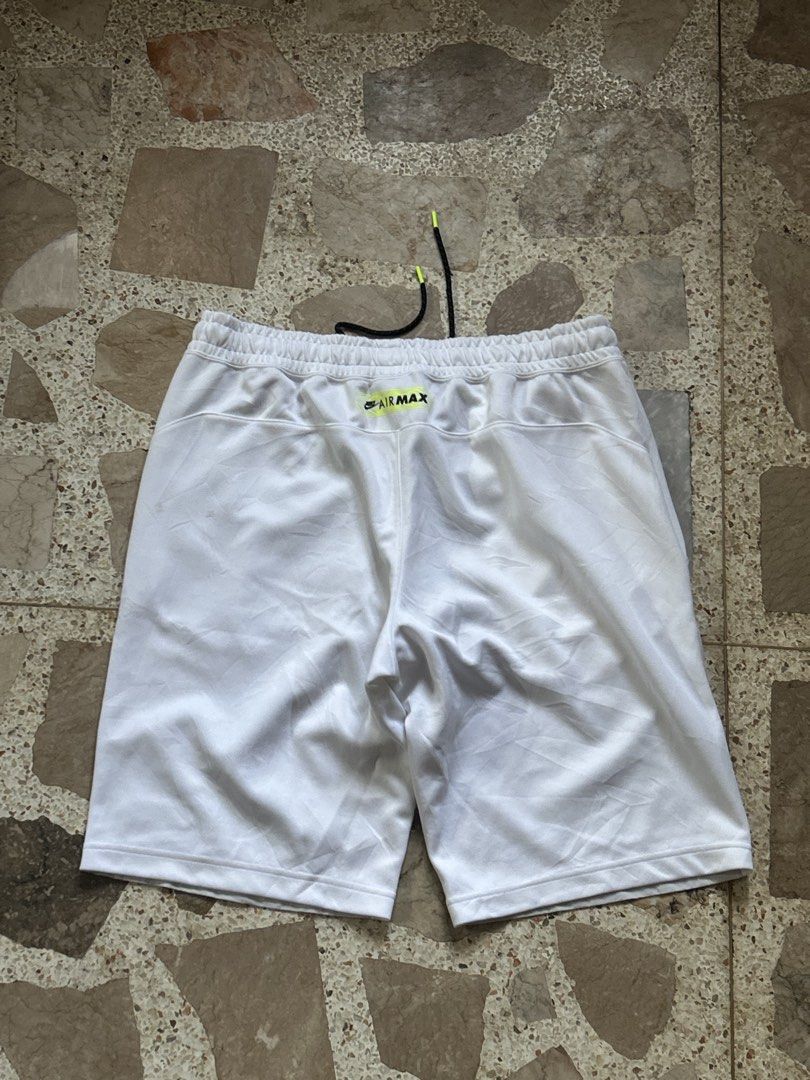 Nike Shorts Men (Category: Shorts) located in Davao. Submitted by master.mnd (Listing ID 1462761349, Image 2). Description: As new Light stain nasa pic Size XL fit sa Large Need wash.
