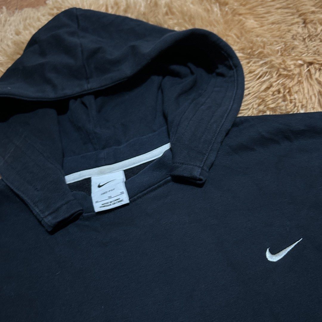 Nike Sideswoosh Hoodie (Category: Coats, Jackets and Outerwear) located in Manila. Submitted by albrtthriftpicks (Listing ID 1462868325, Image 2). Description: 📍Nike Sideswoosh Hoodie 23x26 boxy fit to Large 9.5/10 condition need wash 950+sf.