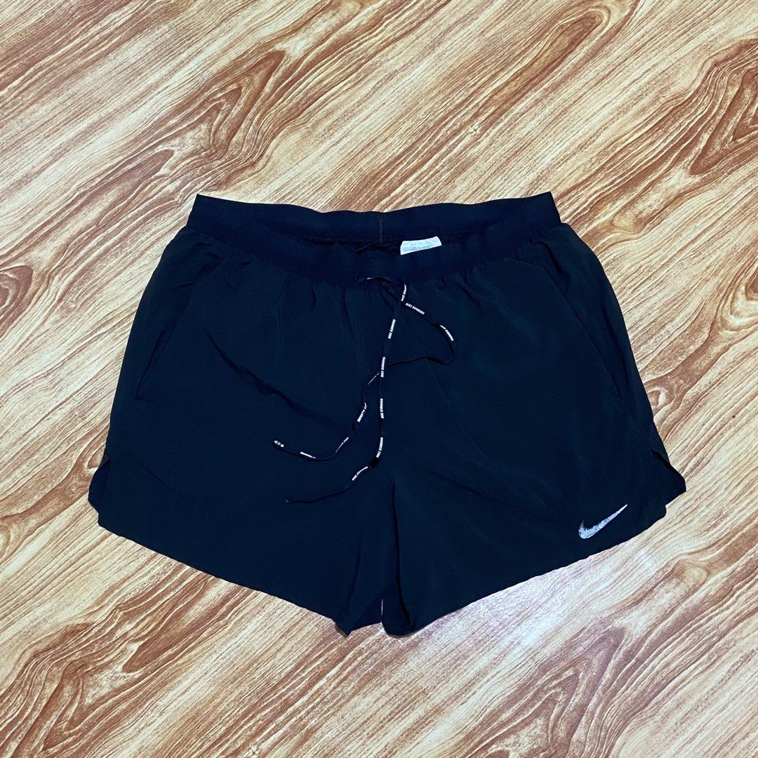 Nike stride short (Category: Shorts) located in Cebu City. Submitted by kibinilats (Listing ID 1462748712, Image 1). Description: Nike stride short Good condition Issue sa reflectorized logo Wearable with inner brief Size Medium | 28-32 stretch Length 13 Pm.