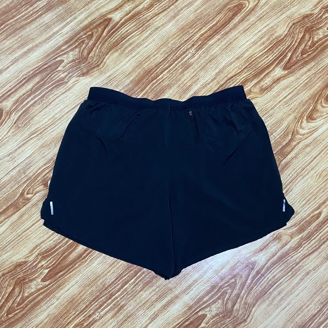 Nike stride short (Category: Shorts) located in Cebu City. Submitted by kibinilats (Listing ID 1462748712, Image 2). Description: Nike stride short Good condition Issue sa reflectorized logo Wearable with inner brief Size Medium | 28-32 stretch Length 13 Pm.