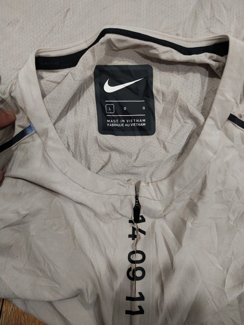 Nike Tech Pack 1/2 -Zip Short-Sleeve Running Top. (Category: Tshirts & Polo Shirts ) located in Manila. Submitted by dodengricafort (Listing ID 1462873659, Image 3). Description: Nike Tech Pack 1/2 -Zip Short-Sleeve Running Top. Size Large Dimension. Width 19 Length 25-27 Color rate 9.8/10 Issue. None Excellent Condition. Like new Direct Message 📨 Molino Bacoor Cavite📍.