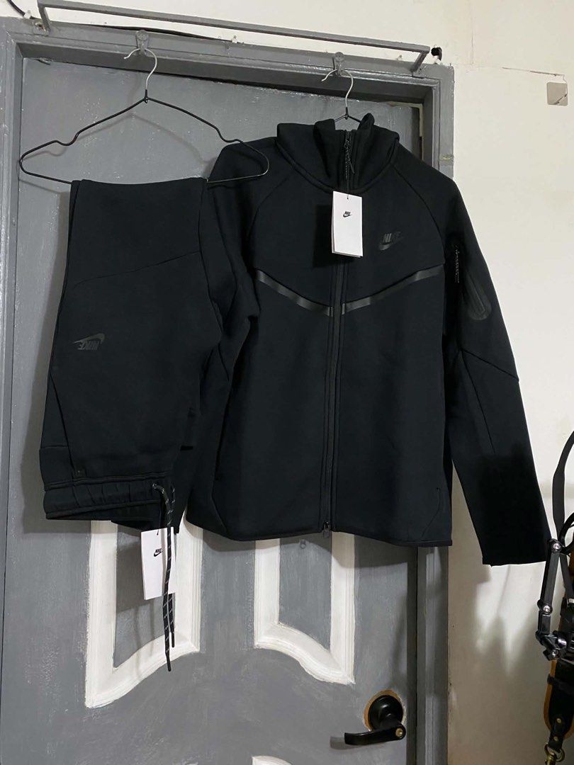 NIKE TECHFLEECE🖤🖤🖤 (Category: Hoodies) located in Manila. Submitted by thrifty_drippyo (Listing ID 1462817011, Image 1). Description: NIKE TECHFLEECE ON HAND SIZE SMALL BRAND NEW TRACKSUIT HOODIE PANTS DM FOR MORE DETAILS📩🖤.