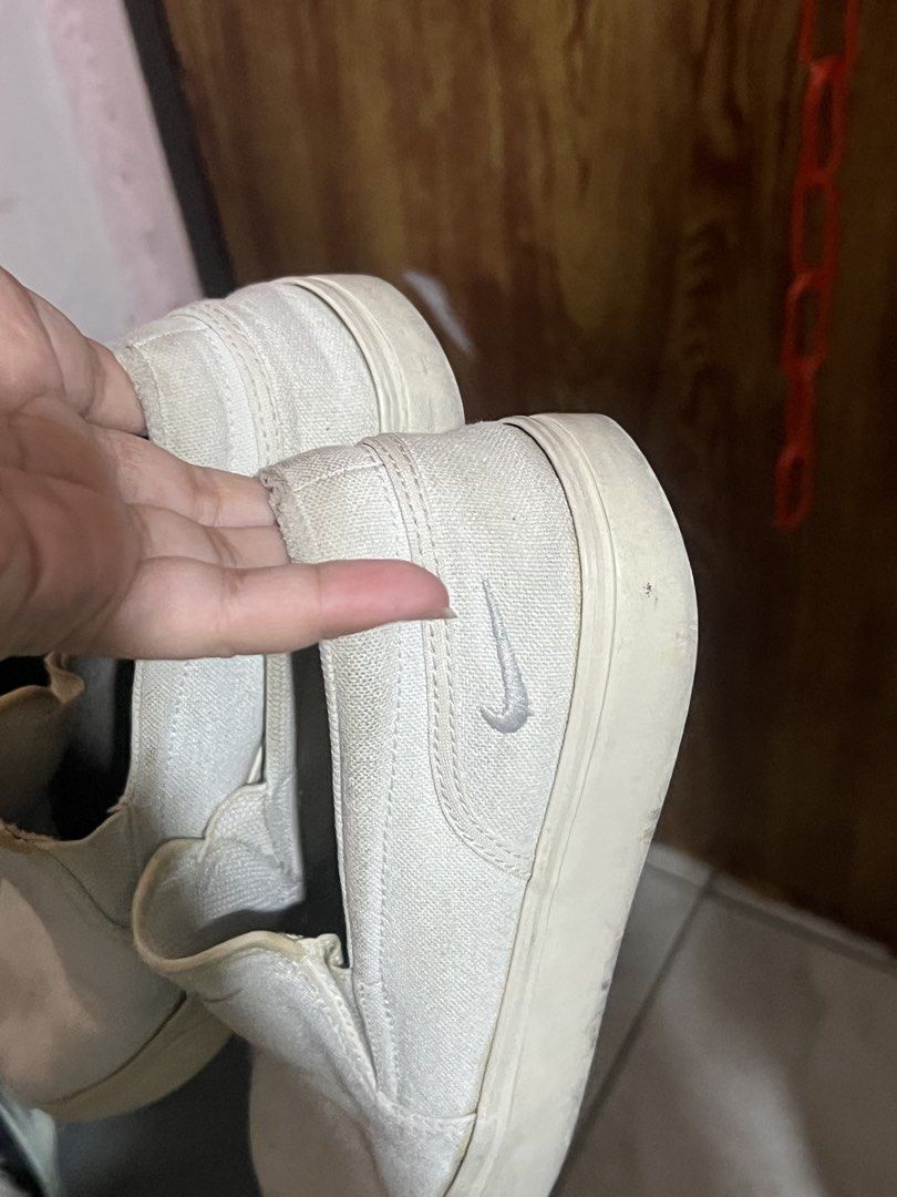 Nike Toki Slip Canvas (Category: Sneakers) located in Las Pinas. Submitted by krizadlnn510 (Listing ID 1462850039, Image 1). Description: Need wash. Non negotiable Sf will be shouldered by buyer Via j&t / lalamove.