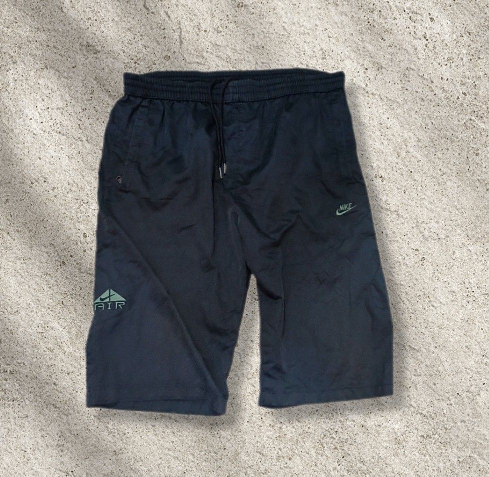 Nike track short vintage (Category: Shorts) located in Manila. Submitted by mysticocean.4fd19a (Listing ID 1462844850, Image 1). Description: vintage nike track short size xxl mop:gcash 📍Calasiao pangasinan.