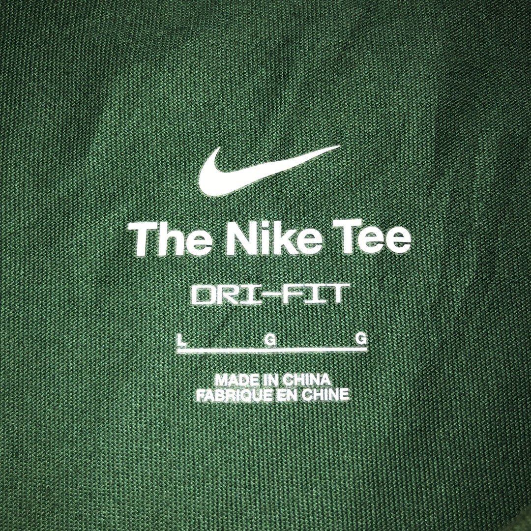 NIKE TRAIL TEE GREEN (Category: Tshirts & Polo Shirts ) located in Dasmarinas. Submitted by corenyxmessy_3rd_account (Listing ID 1462876997, Image 2). Description: width - 21.5 length - 28.