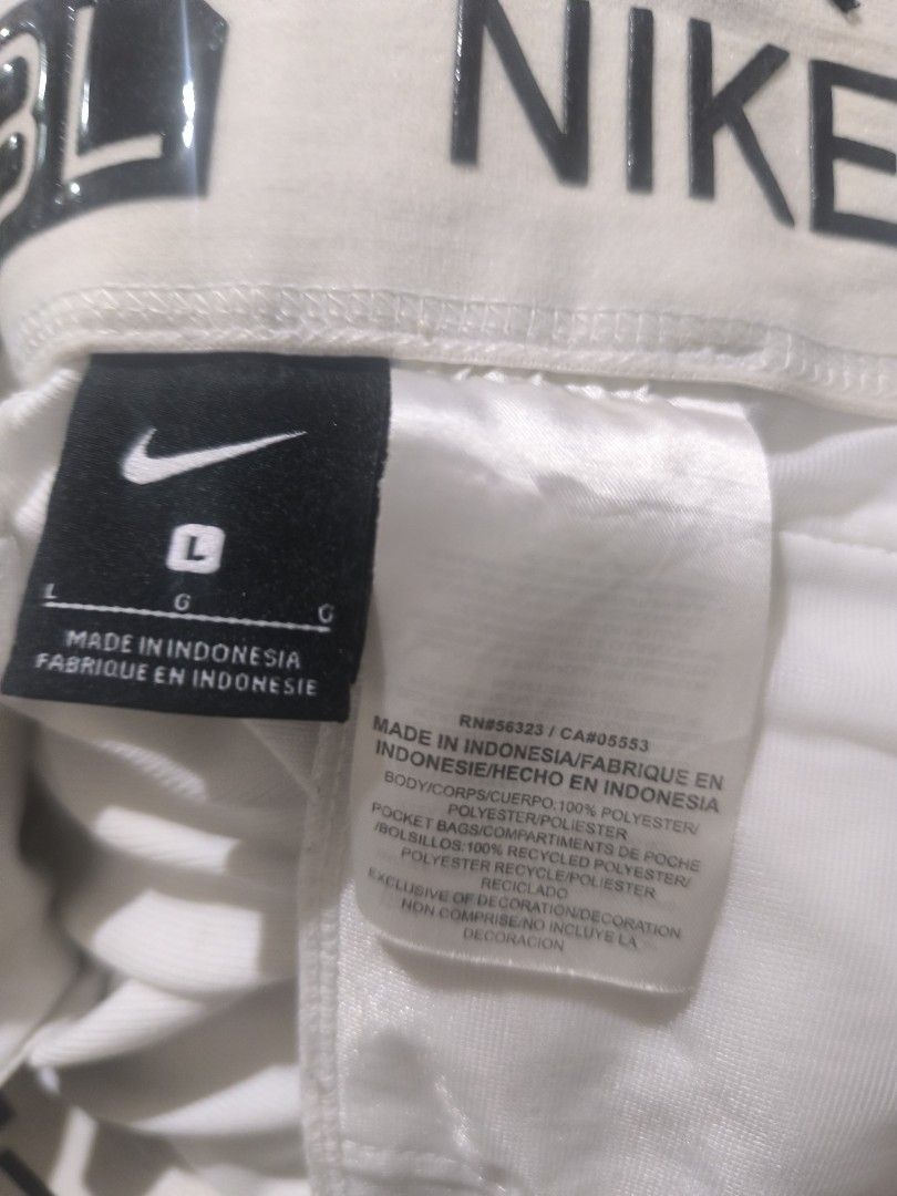 Nike White Baseball Pants (Category: Joggers) located in Manila. Submitted by jexajeaeno91830 (Listing ID 1462735338, Image 2). Description: - White Nike Baseball Pants - Size: Large (L) in tag - Material: 100% Polyester - Origin: Made in Indonesia - Features: Nike swoosh logo on right leg, belt loops, button closure waistband, reinforced knee pads - Ideal for: Sportswear or Casual wear -Teens Size .