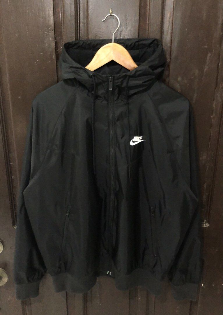 Nike windbreaker (Category: Announcements) located in Imus. Submitted by gabrielseth_12 (Listing ID 1462707844, Image 1). Description: Nike windbreaker Size medium No issue Excellent condition 10/10 color rate 550pesos Imus cavite location.