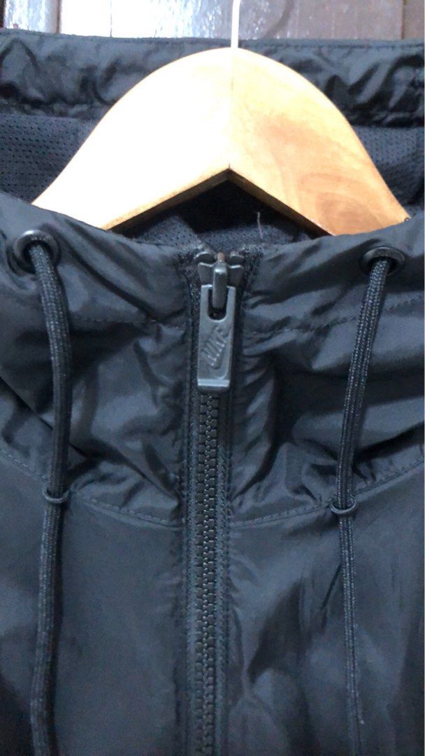 Nike windbreaker (Category: Announcements) located in Imus. Submitted by gabrielseth_12 (Listing ID 1462707844, Image 3). Description: Nike windbreaker Size medium No issue Excellent condition 10/10 color rate 550pesos Imus cavite location.