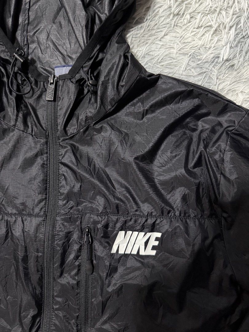Nike windbreaker (Category: Coats, Jackets and Outerwear) located in Cavite. Submitted by timsiojo (Listing ID 1462884787, Image 2). Description: Dimension L28.5W22 Excellent condition Cavite loc .