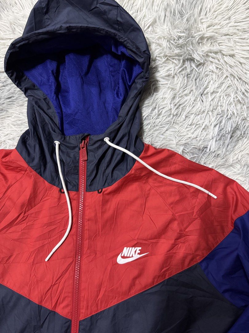 Nike windbreaker tri tone (Category: Coats, Jackets and Outerwear) located in Cavite. Submitted by timsiojo (Listing ID 1462884701, Image 2). Description: Dimension L27W22 Excellent condition Cavite loc .