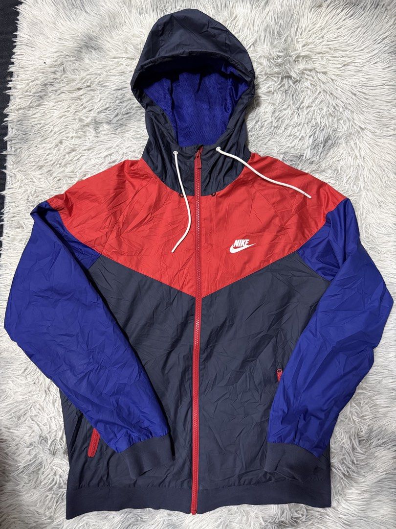 Nike windbreaker tri tone (Category: Coats, Jackets and Outerwear) located in Cavite. Submitted by timsiojo (Listing ID 1462884701, Image 1). Description: Dimension L27W22 Excellent condition Cavite loc .