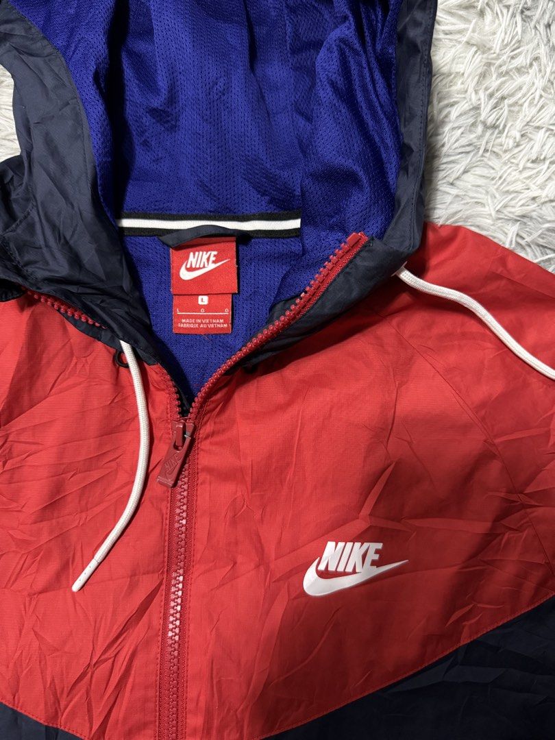 Nike windbreaker tri tone (Category: Coats, Jackets and Outerwear) located in Cavite. Submitted by timsiojo (Listing ID 1462884701, Image 3). Description: Dimension L27W22 Excellent condition Cavite loc .