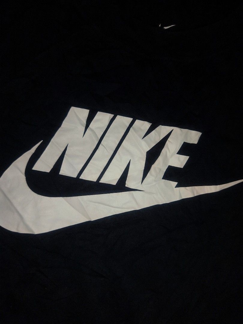 nike womens cropped tee (Category: Shirts) located in Cagayan de Oro. Submitted by elijah250 (Listing ID 1462880865, Image 2). Description: - Classic black Nike cropped tee - Iconic white Nike logo on chest - Tagged size M - Made in China - Great for everyday wear size medium excellent no issues payment: Gcash, maribank & LBP courier: J&T color may vary due to lightning items are thrifted, limit expectations.