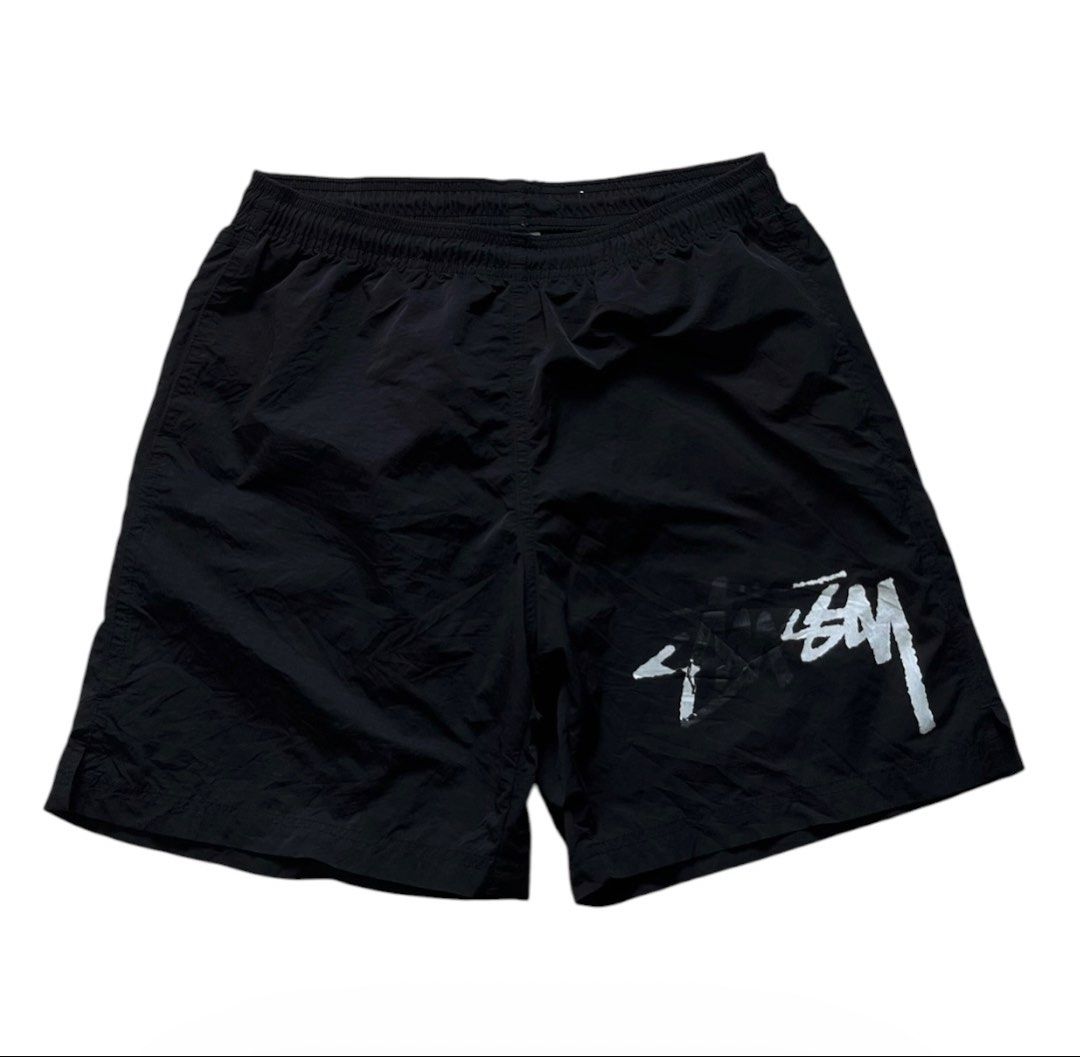 Nike X stussy woven short (Category: Shorts) located in Lapu Lapu. Submitted by jhonrener41426 (Listing ID 1462737436, Image 3). Description: small on tag Size 28 to 34 stretchable Length-17 Leg opening-12.5 Good condition Color rate 9.7/10 Authentic Issue print .
